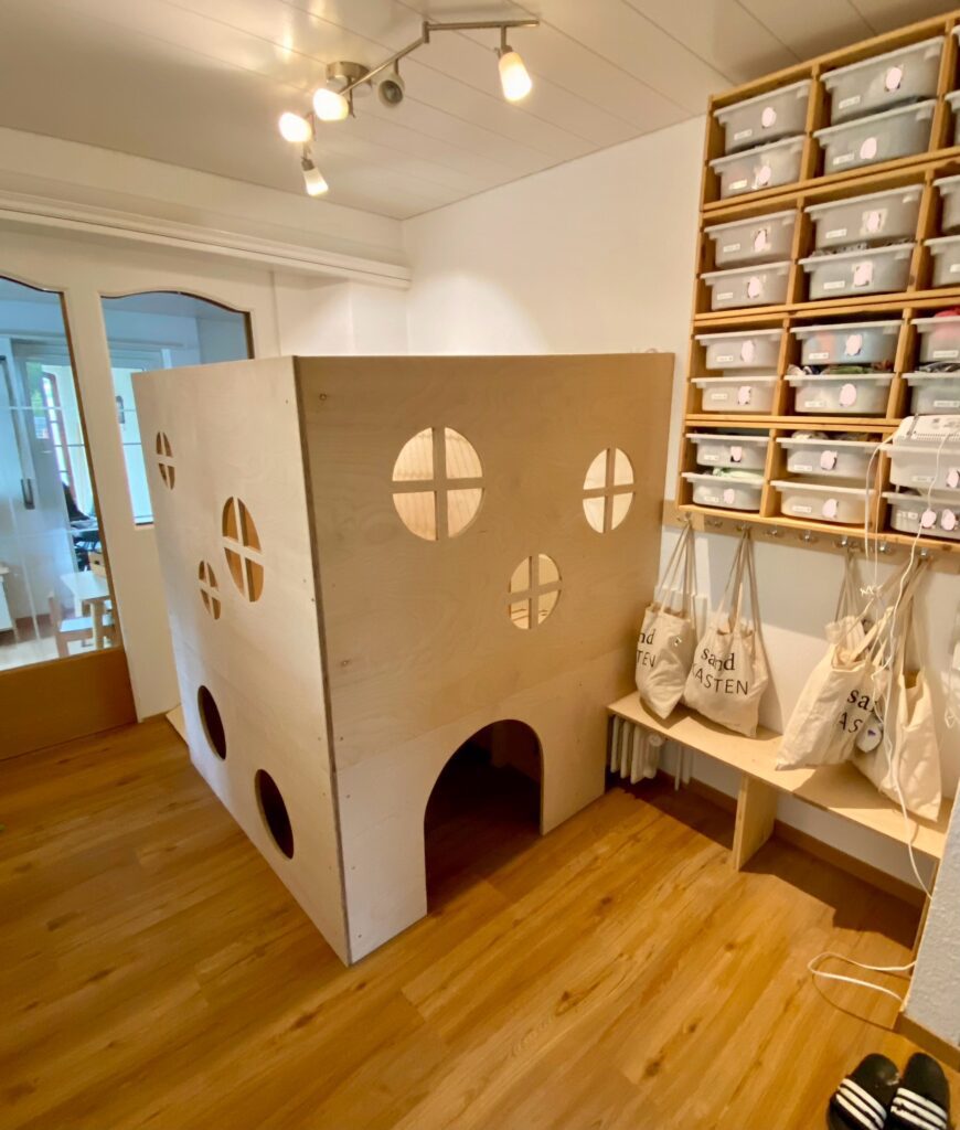 cabane en bois pour crèche