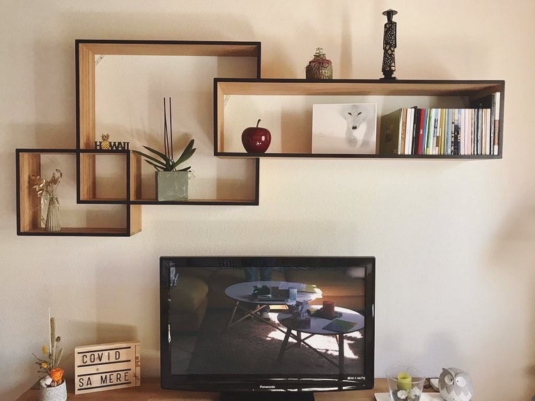 Etagère sur mesure pour un salon