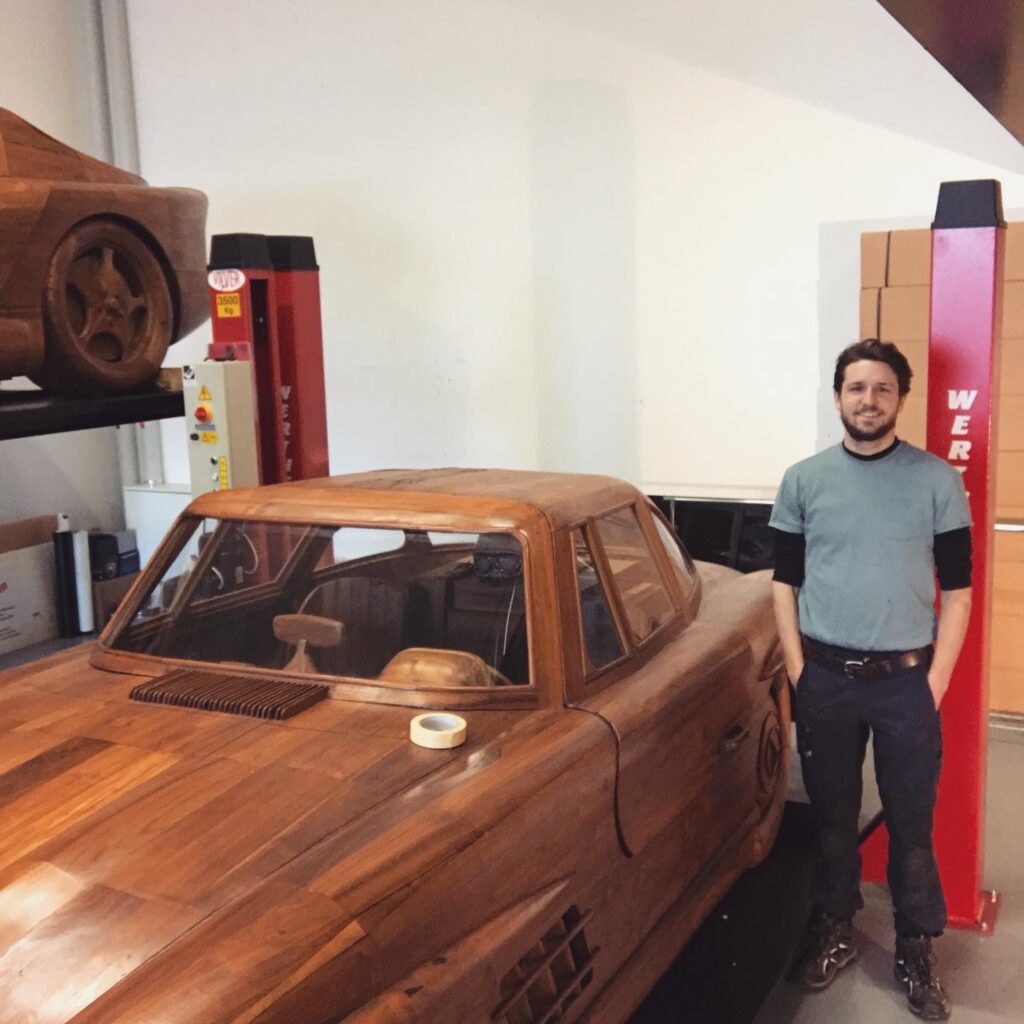 Rénovation d'une voiture en bois